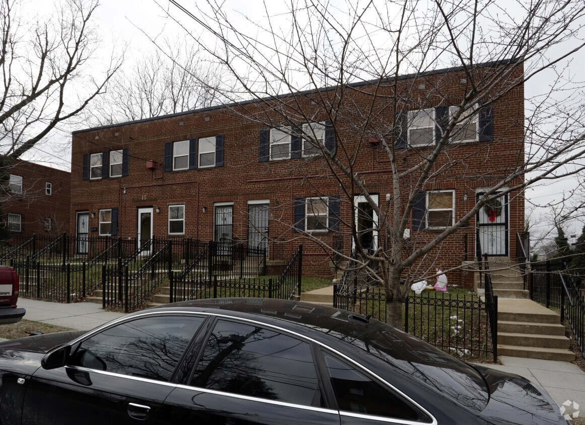 Building Photo - 11-15 Halley Pl SE