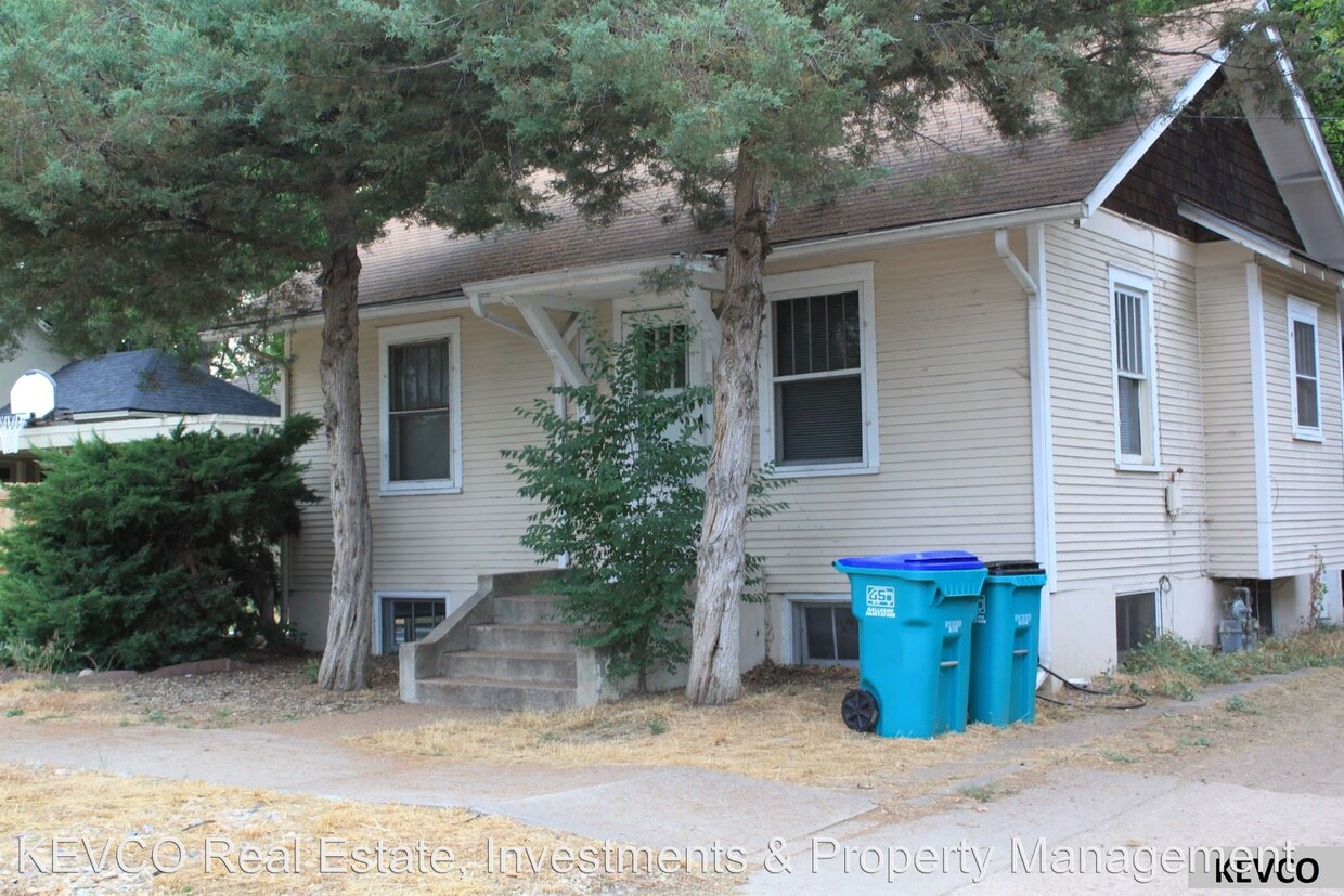 Primary Photo - 208 E Pitkin St