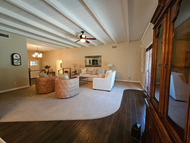 Building Photo - Exceptional Single-Story Home in Prime Upl...