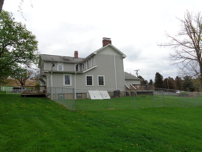 Building Photo - 338 Thomas Rd