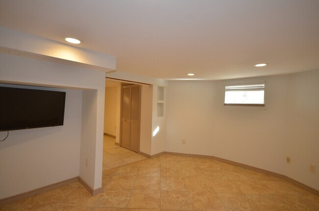 Foto del edificio - 18 Benton Rd