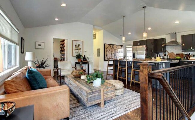 Foto del edificio - High End LOHI Townhome Available Soon