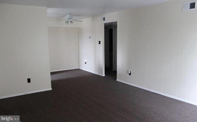 Building Photo - 5200 Hilltop Dr