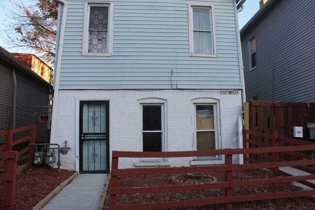 Foto del edificio - 1962 S Muskego Ave. (Duplex)