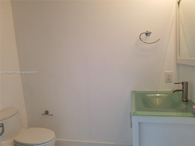 Foto del edificio - 60 SW 13th St