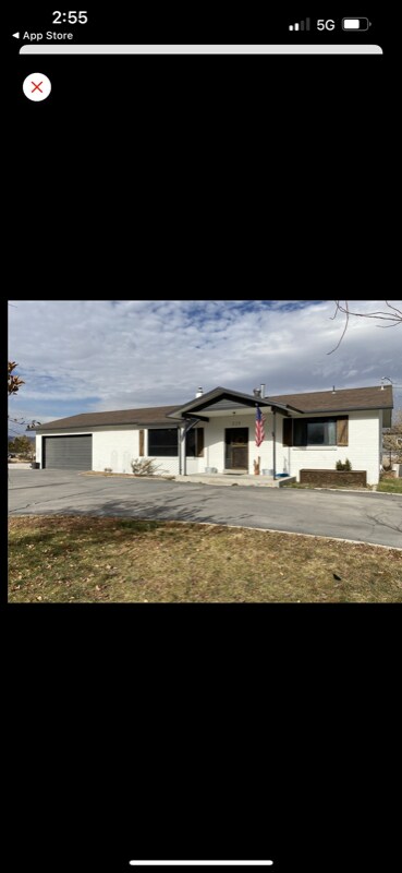 Primary Photo - 221 N Center St