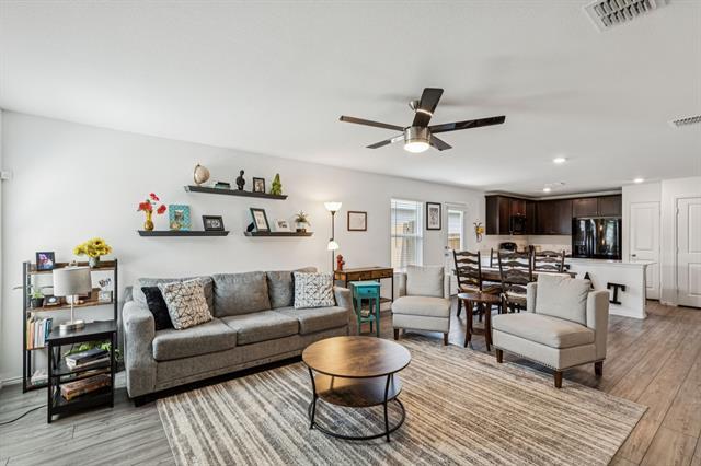Foto del edificio - 7408 Bluebell Ln