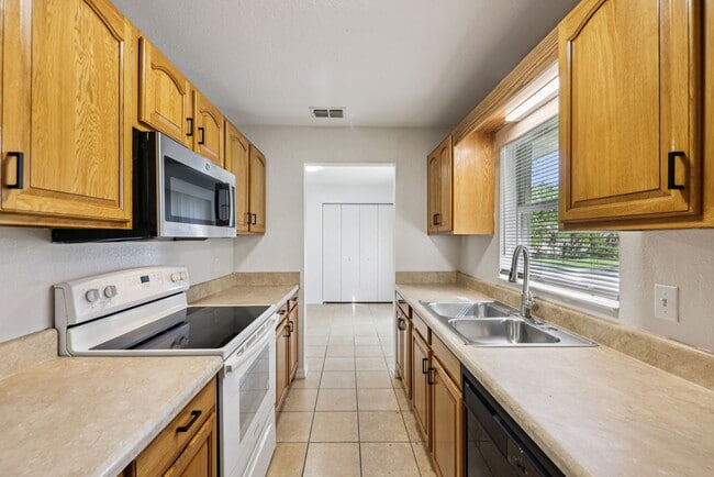 Building Photo - The Flats at Belleview