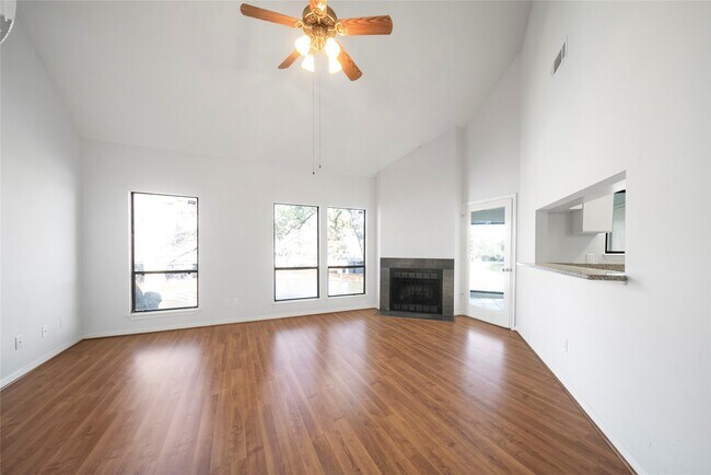 Foto del edificio - 4144 Greystone Way