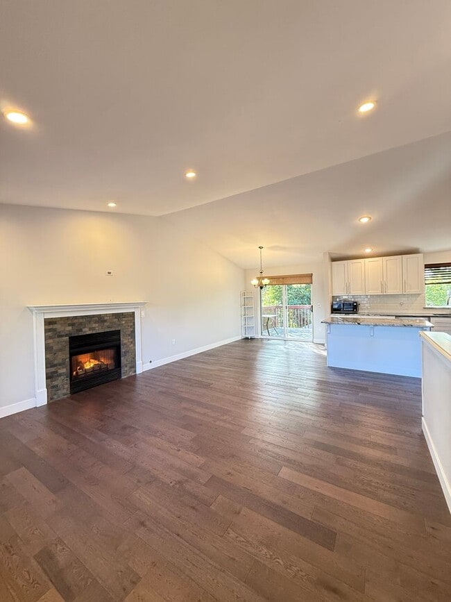 Building Photo - Edmonds Rental Home – Updated 3 Bedroom in...