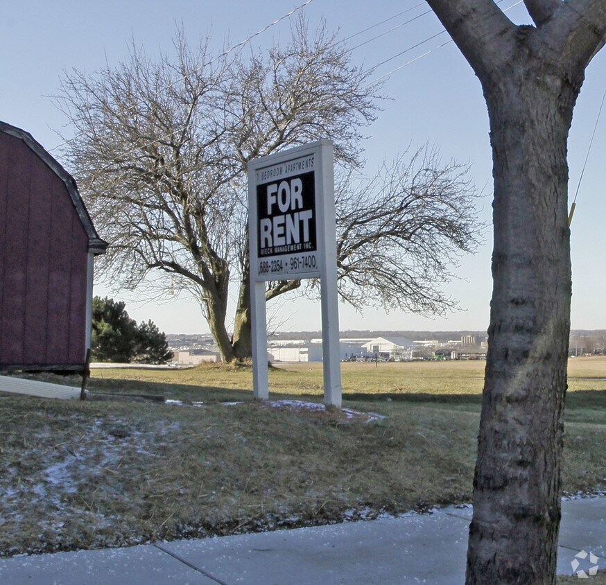 Building Photo - 4451 S Whitnall Ave