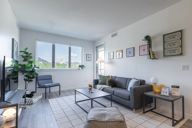 Building Photo - Union 9Seventy