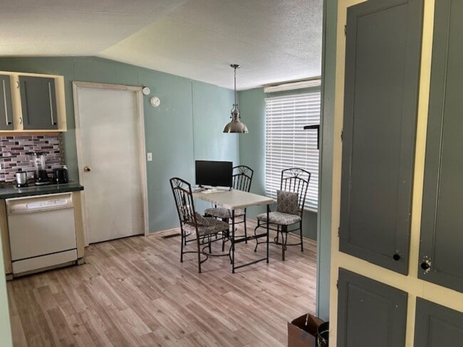 Building Photo - Recently remodeled mobile home in the country