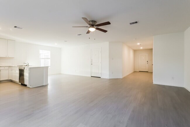 Foto del edificio - 1705 Lofty Cedar Ct
