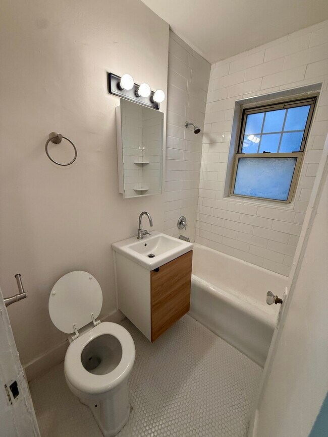 Foto del edificio - 5309 N Winthrop Ave