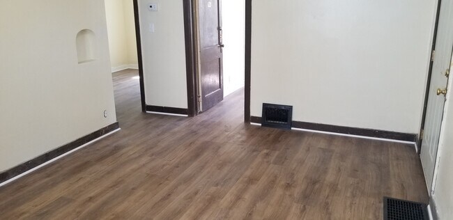 Foto del edificio - 253 Greenlawn Ave