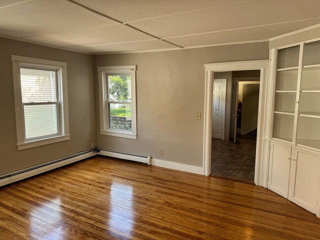 Building Photo - 130 S Elm St