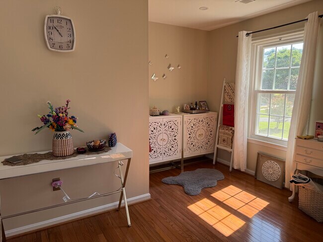 Building Photo - 8715 Shadowlake Way