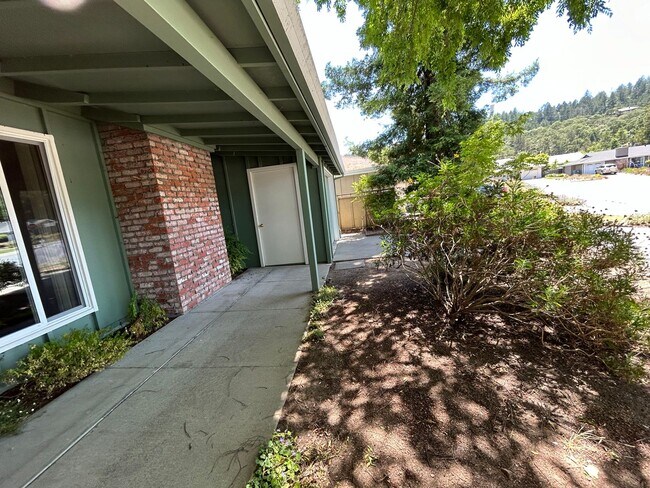 Building Photo - Charming 3 Bedroom Home in Oakmont's Premi...