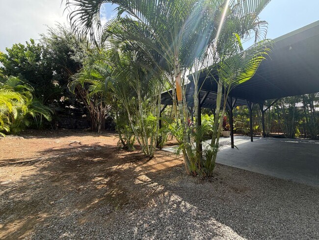 Foto del edificio - Furnished 4 Bedroom 3.5 Bathroom Whites Sands Beach