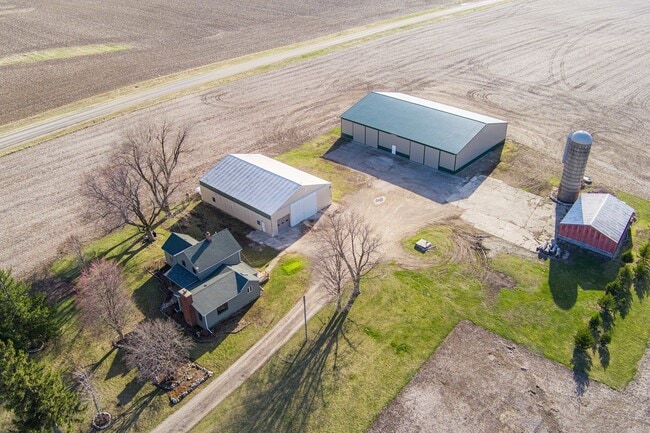 Building Photo - 17093 Somonauk Rd