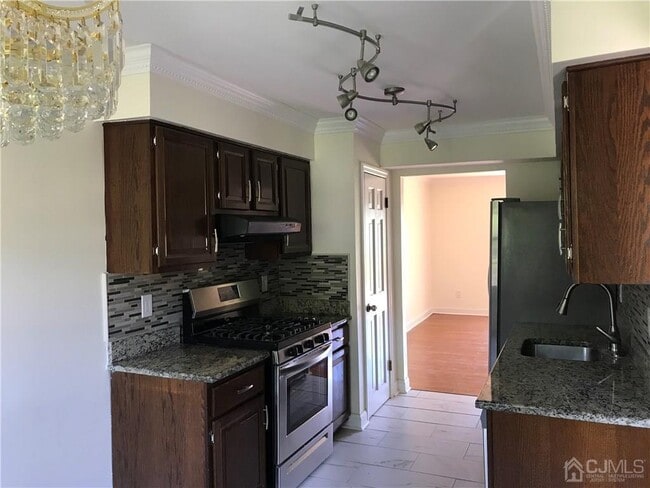 Building Photo - 10 Dogwood Dr