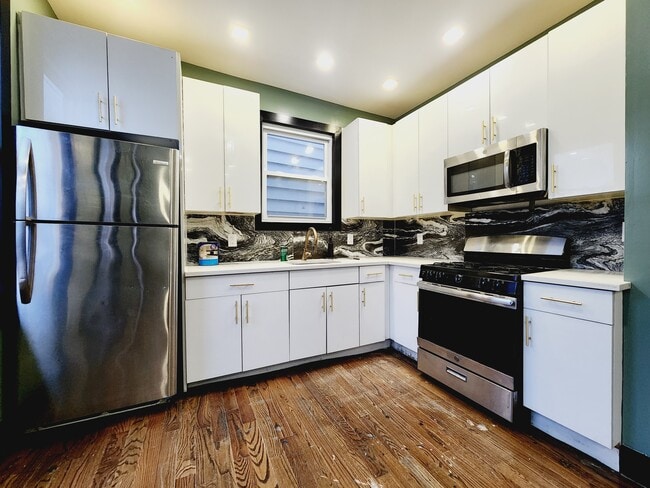 Building Photo - 77 Vroom St