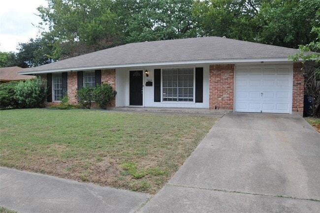 Foto del edificio - 5602 Berry Hill Dr