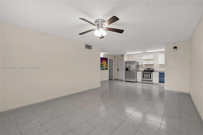 Building Photo - 14820 Naranja Lakes Blvd