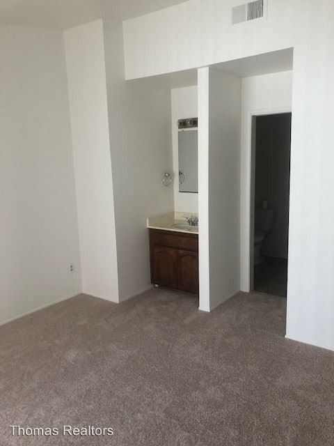 Building Photo - 4571 Winona Ave