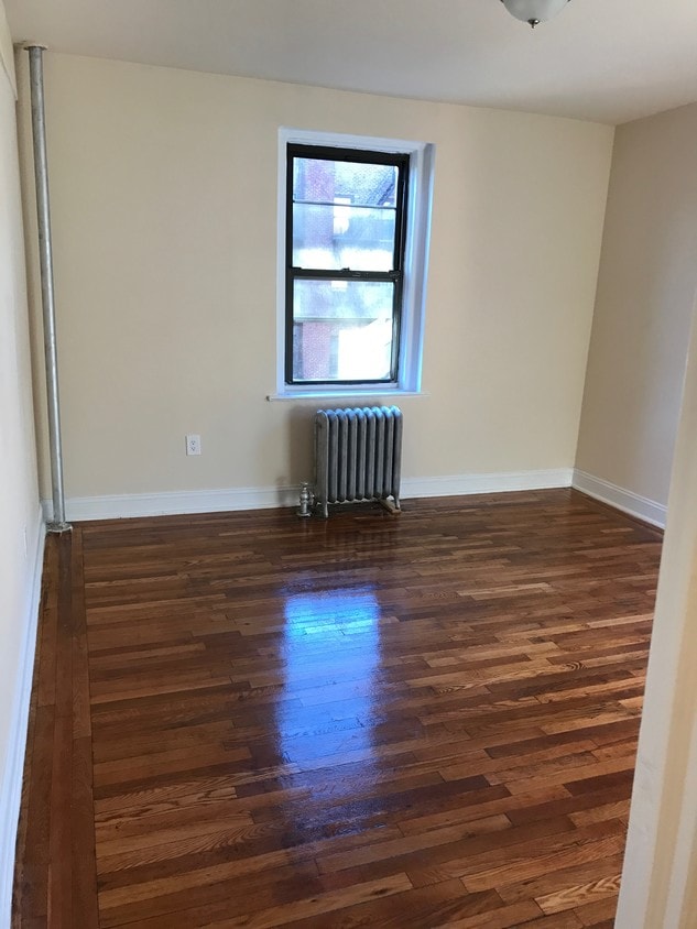 Foto principal - 8111 Northern Blvd