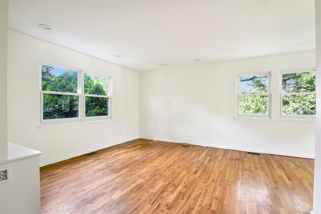 Building Photo - 35 Blossom Terrace