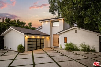 Building Photo - 5062 Woodley Ave