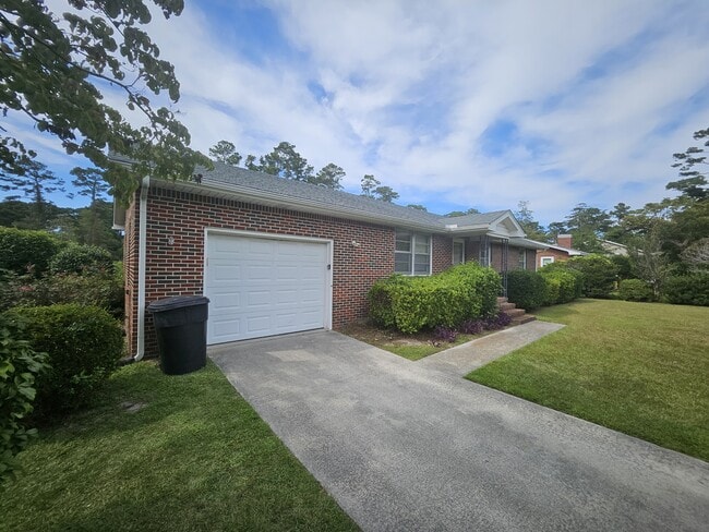 Building Photo - 135 Airport Rd