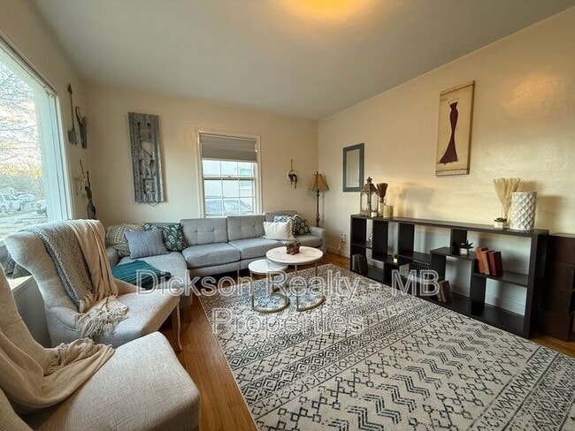 Foto del edificio - 631 Cheney St