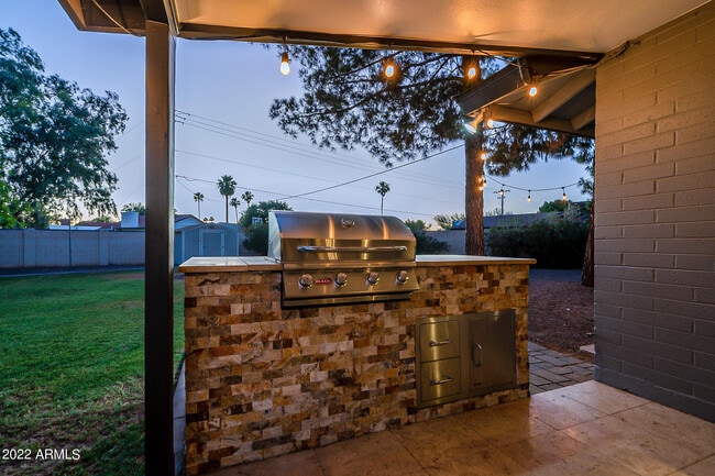 Building Photo - 4026 S Holbrook Ln