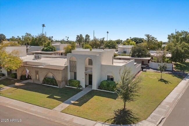 Foto del edificio - 7803 E Vernon Ave