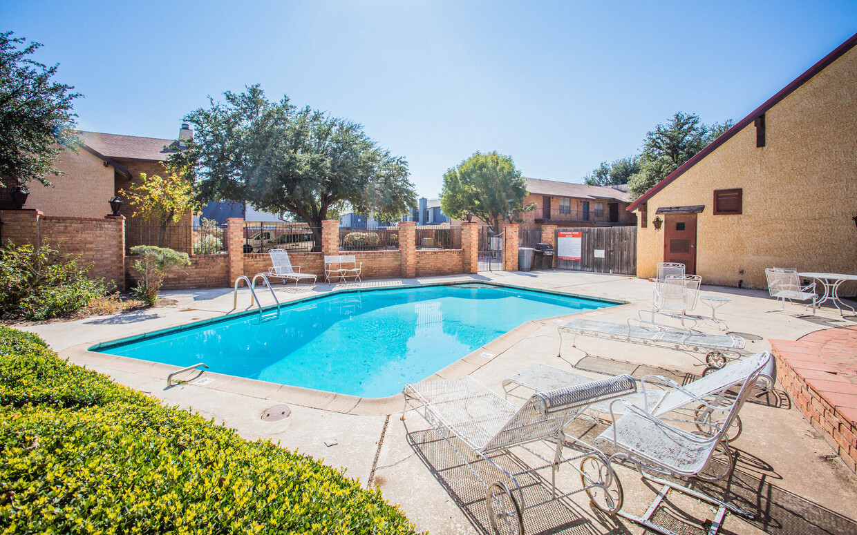 Foto principal - Whispering Oaks Apartments