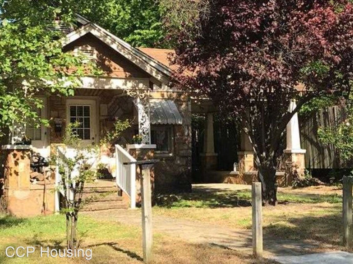 Foto principal - 3 br, 1 bath House - 1512 South 11th Street