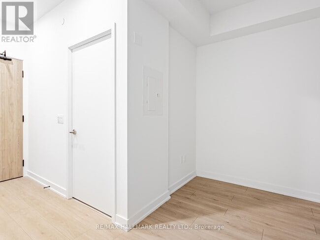 Building Photo - 1 Fairview Rd E