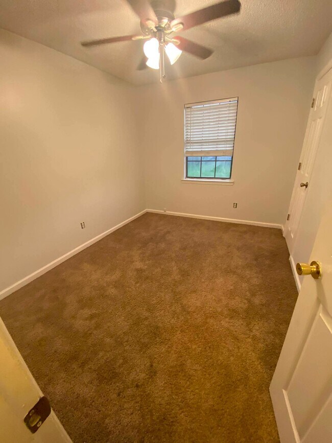 Foto del edificio - 921 Wrenwood Ln