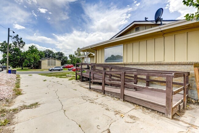 Building Photo - 3873-3883 West 89th Way