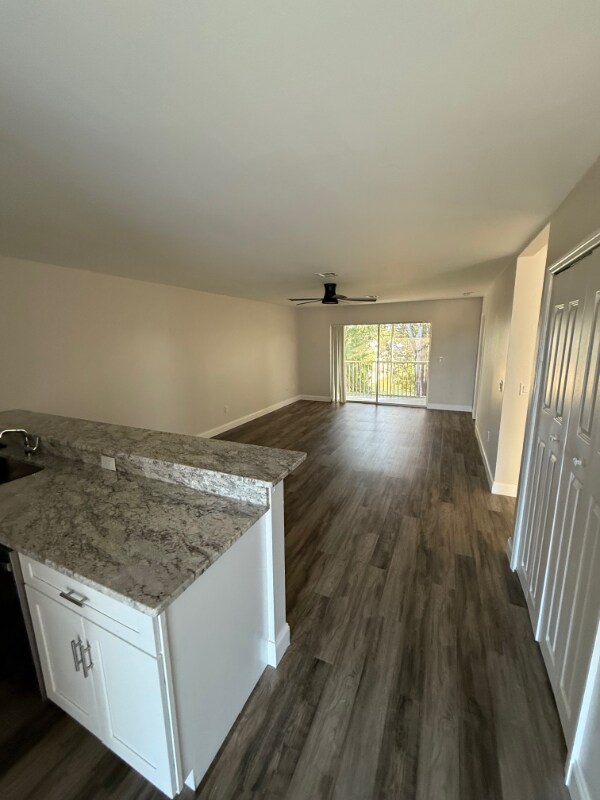 Foto del edificio - 1025 SE 12th St