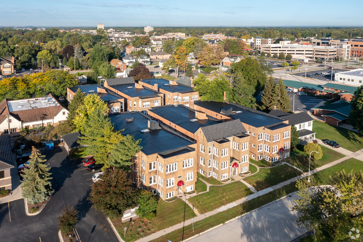 Primary Photo - Dearborn Apartments