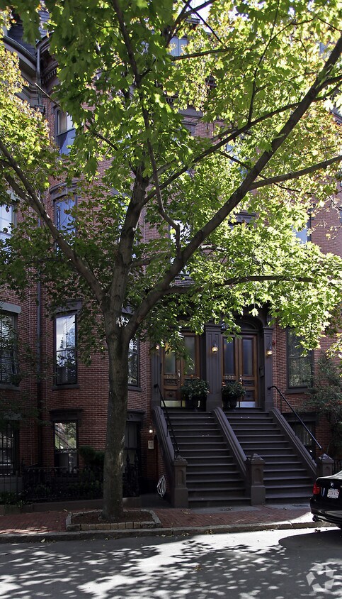 Building Photo - 133 Pembroke St