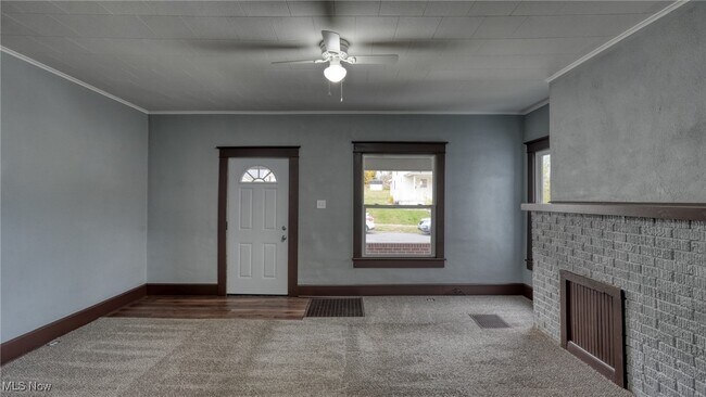 Foto del edificio - 823 Beatty Ave