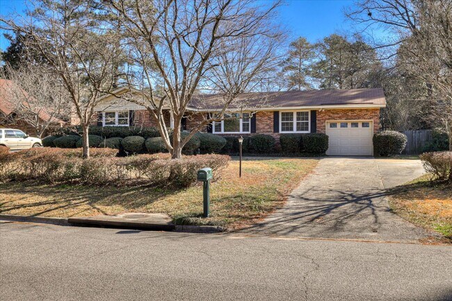 Foto del edificio - 3 Bed/2Bath home with garage, sunroom, and shed in Martinez