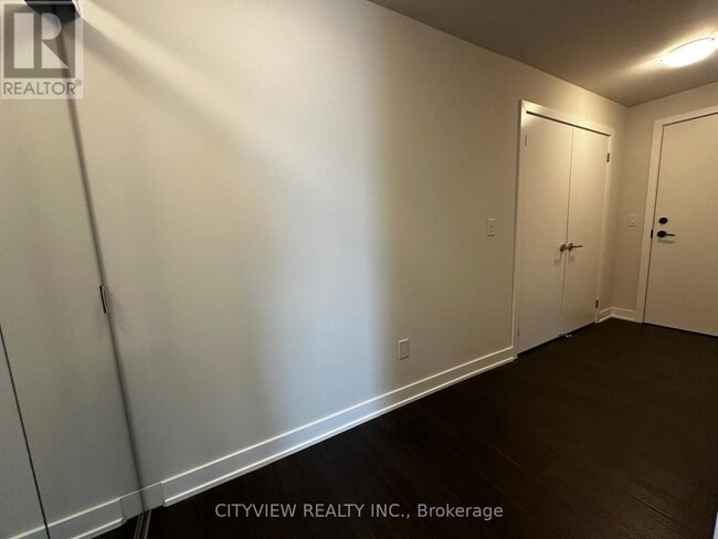 Photo du bâtiment - 430-4430 Square One Dr