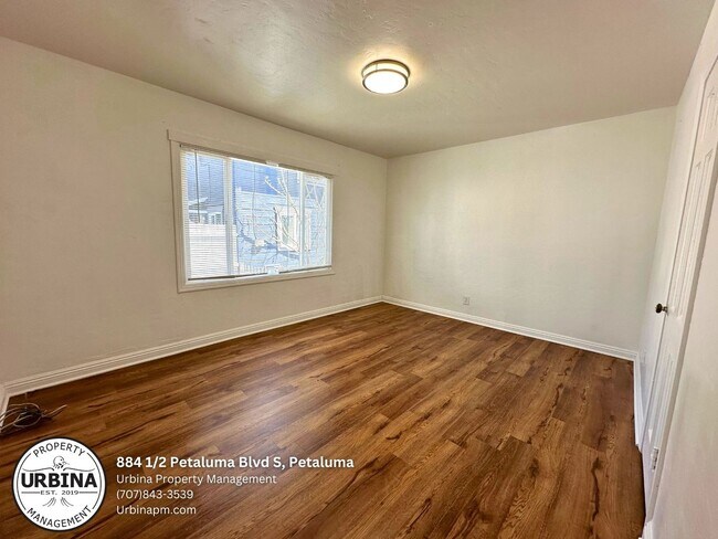 Foto del edificio - Charming Petaluma Home with Garage & Spaci...