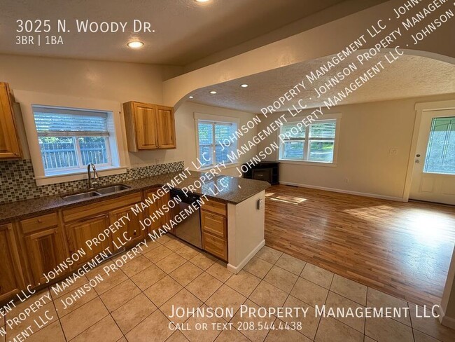 Building Photo - 3025 N Woody Ln